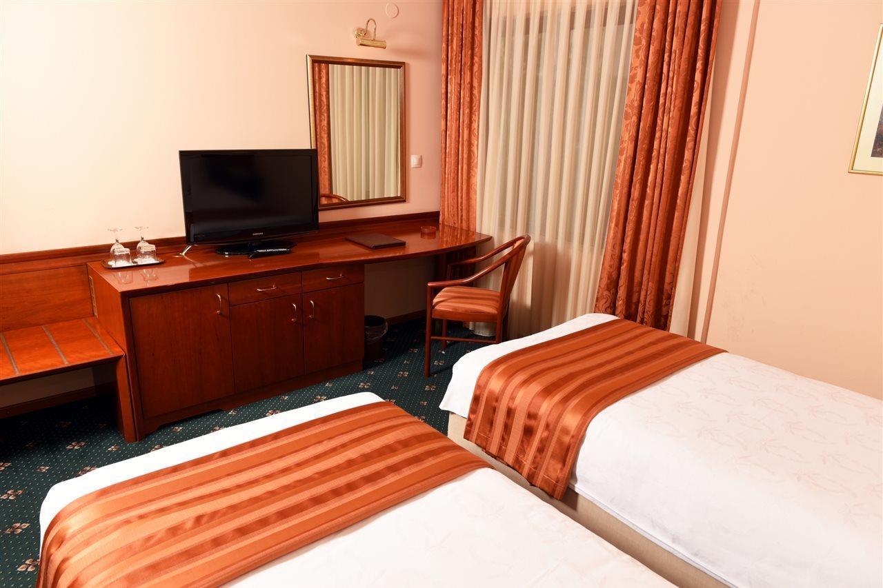 Hotel Glam Скопие Екстериор снимка
